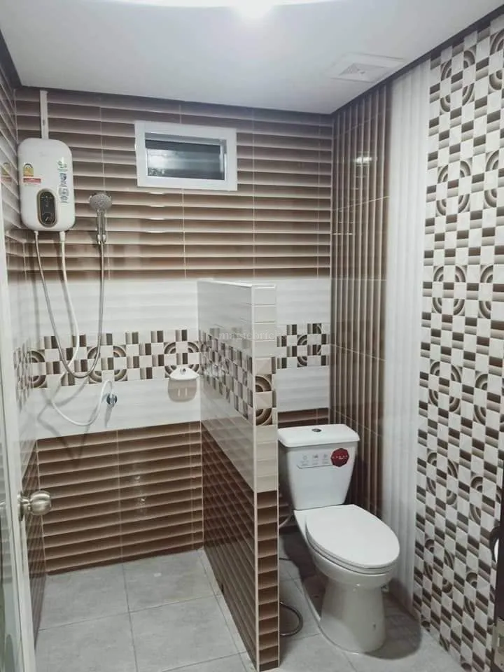 A Perfect Ventilation Option For your Bathroom Window Design